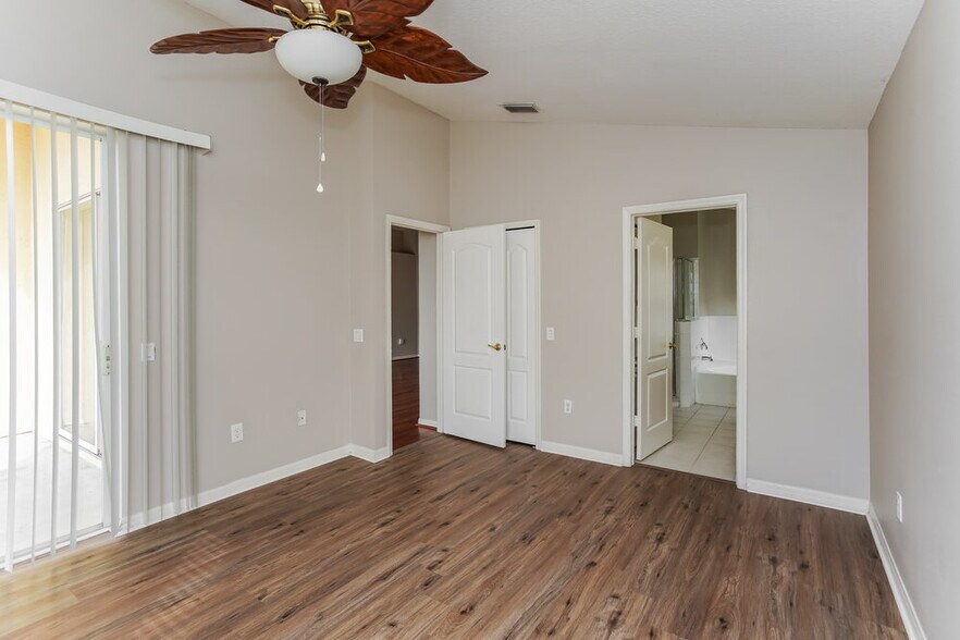 Building Photo - 12817 Kings Lake Dr