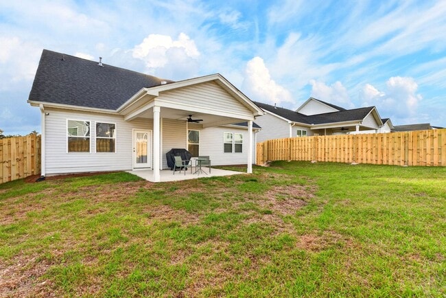 Building Photo - Like New 4BR Ranch with Modern Finishes & Prime Location in Elgin