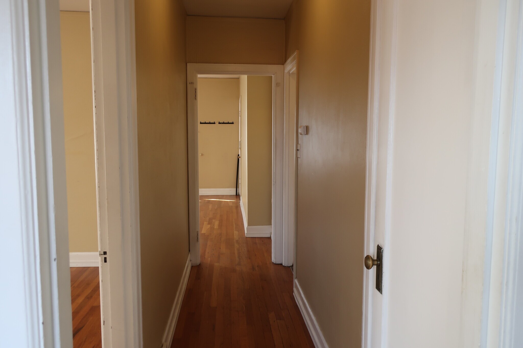 Building Photo - 527 Yakima St