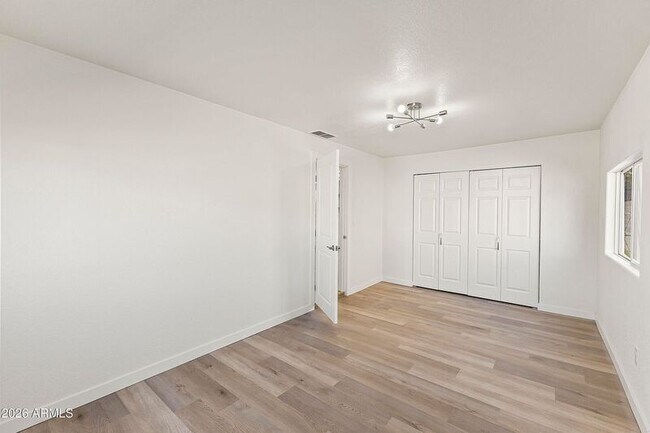 Building Photo - 3763 E Evans Dr
