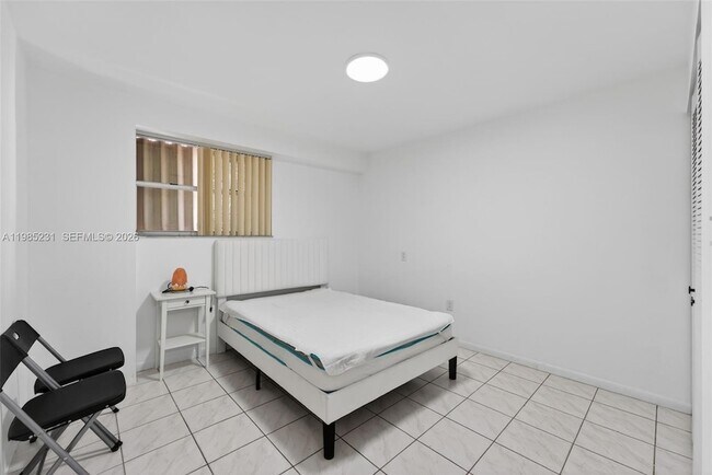 Building Photo - 199 SW 12th Ave