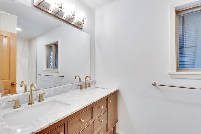 Building Photo - 408 Westwood Terrace