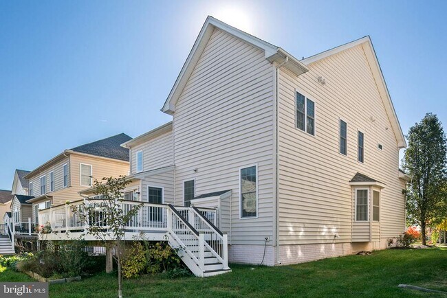 Building Photo - 42888 Southview Manor Dr