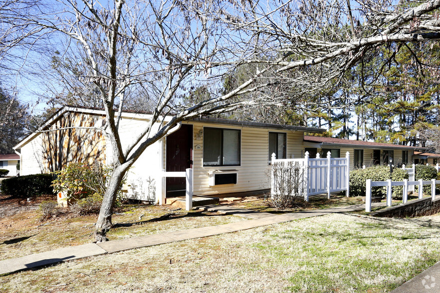 Building Photo - Longleaf Apartment Homes