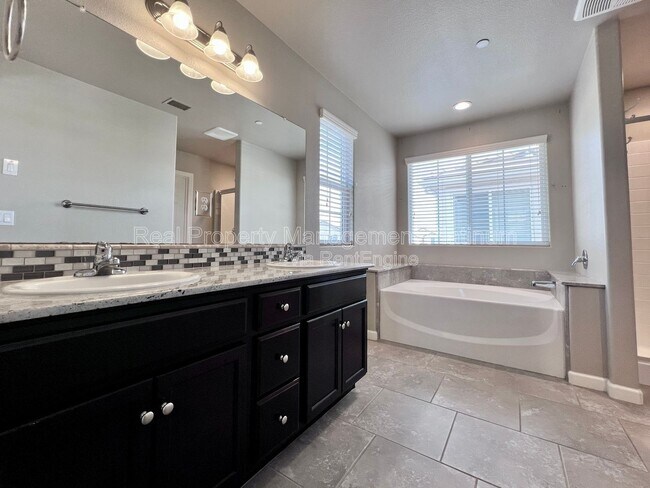 Building Photo - 3704 Savant Ln