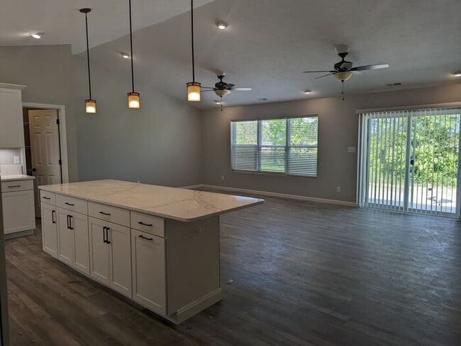 Building Photo - 3815 Joy Cir E
