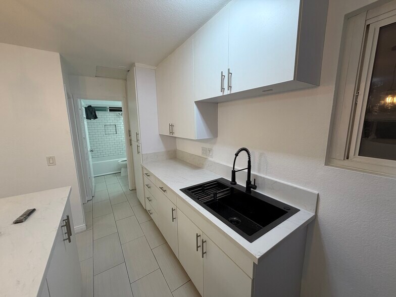 Building Photo - 195 Madrona St