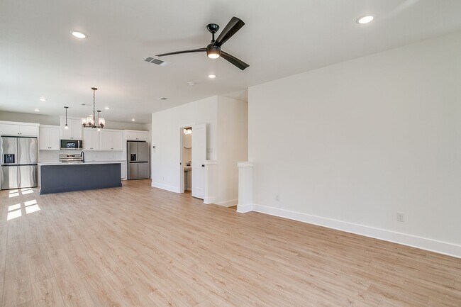 Building Photo - 2322 Benbrook Blvd