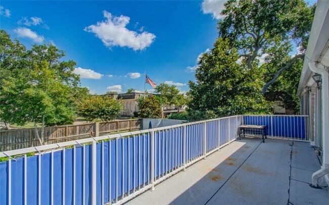 Building Photo - 2700 Bellefontaine St