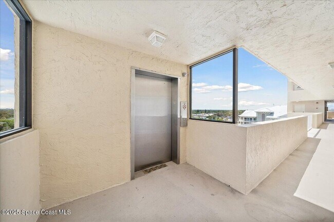 Building Photo - 1095 N Hwy A1A