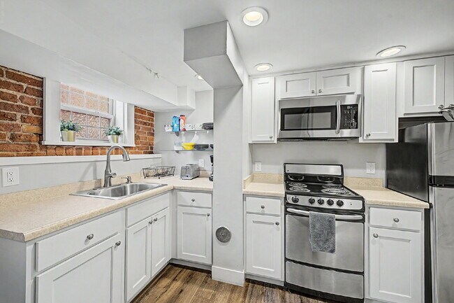 Building Photo - 1156 S Downing St