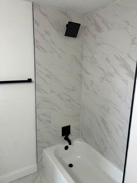 Building Photo - 12219 Armenia Gables Cir