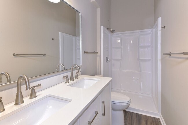 Building Photo - Convenient Coventry Townhome