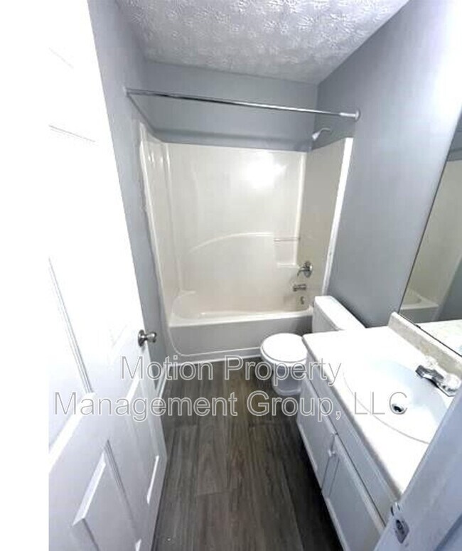 Building Photo - 5556 Pineridge Ct