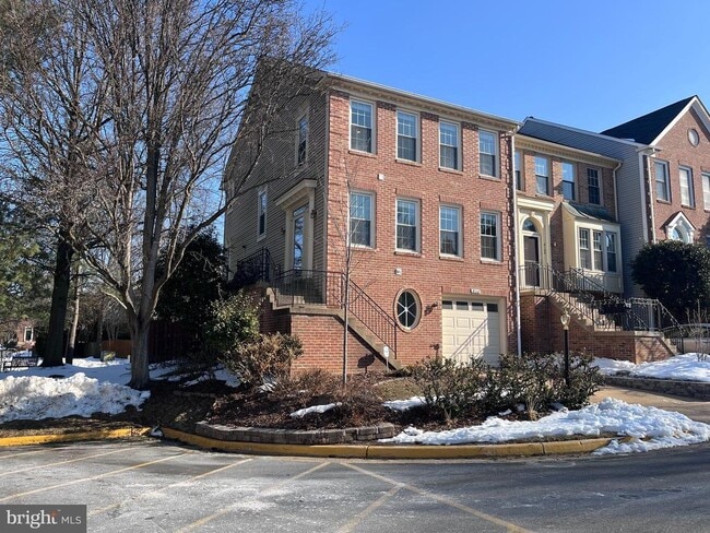 Building Photo - 8110 Meadow Springs Ct