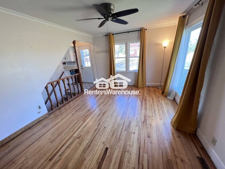 Building Photo - 2949 York Ave N