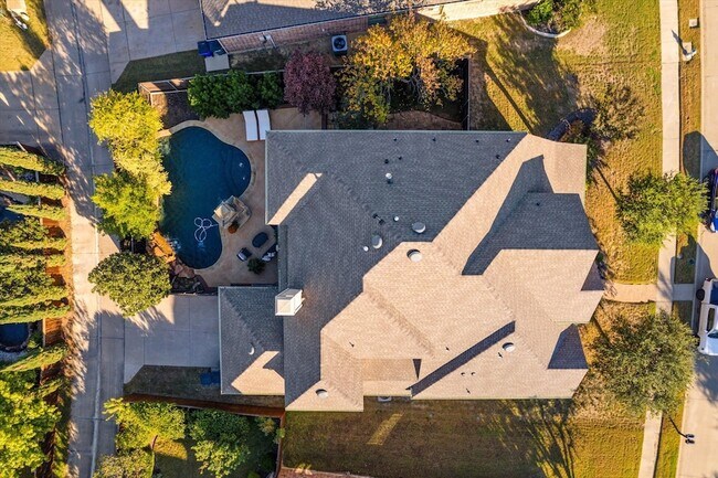 Building Photo - 924 Lairds Ln