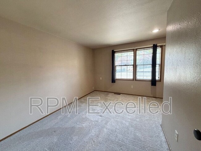 Building Photo - 4925 Mill Pond Dr SE