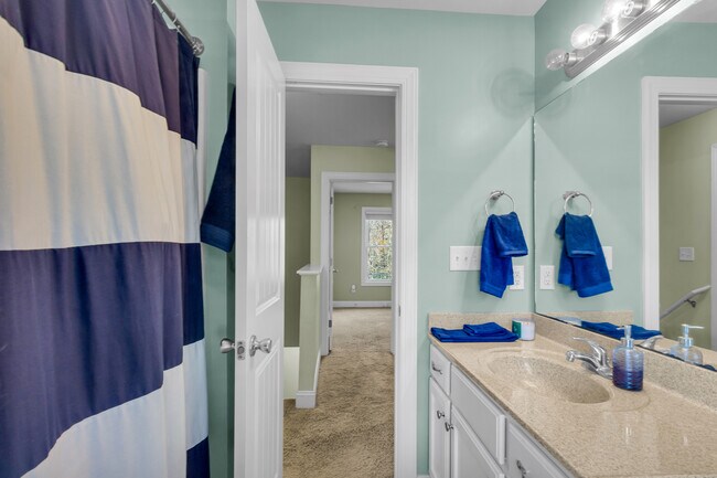 Building Photo - 112 Wild Oak Dr