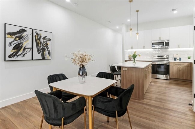 Building Photo - 582 Hope St SW