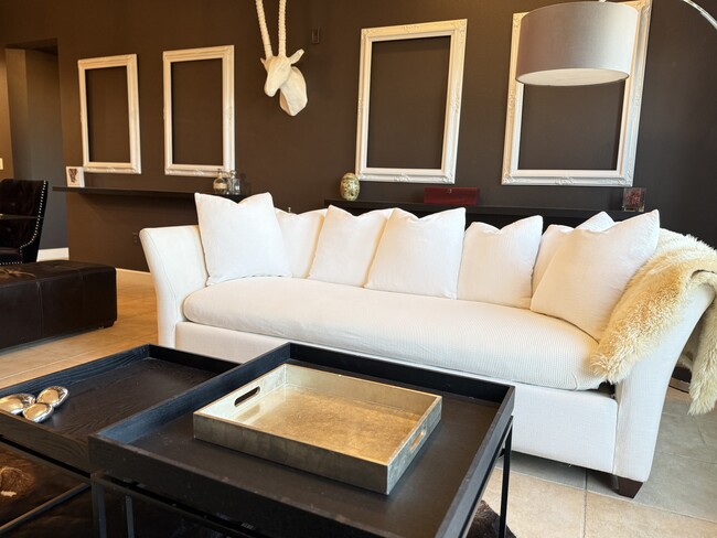 Upscale Fully Furnished 3 Bedroom Condo Living Room - 83 E Agate Ave