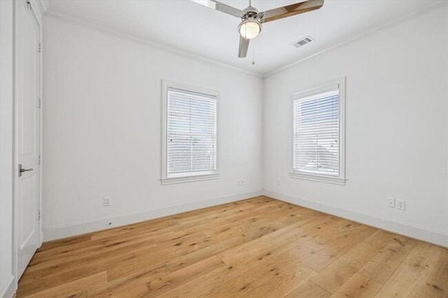 Building Photo - 1352 Kent Grv Pl