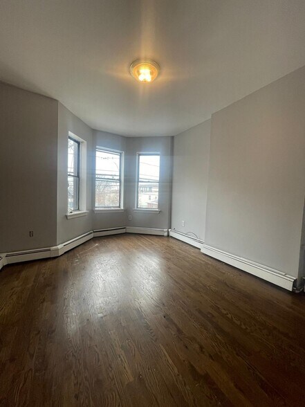 240 Bergen Ave 2L - 232 Bergen Ave