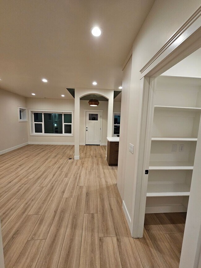 Building Photo - Crapo's 156 Duplex