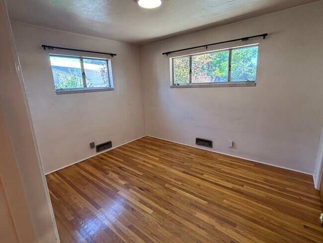 Building Photo - Charming Single Family Home in Old Southwe...