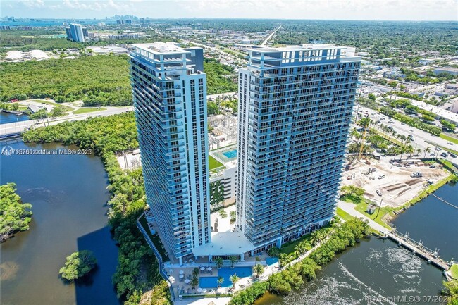 Primary Photo - 16385 Biscayne Blvd