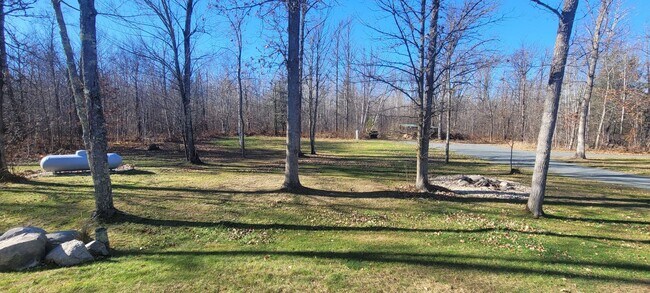 Building Photo - Three Bedroom 2.5 Bath House