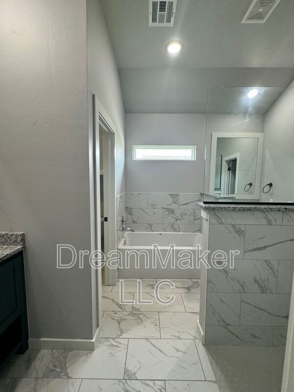 Building Photo - 828 Apple Blossom Wy