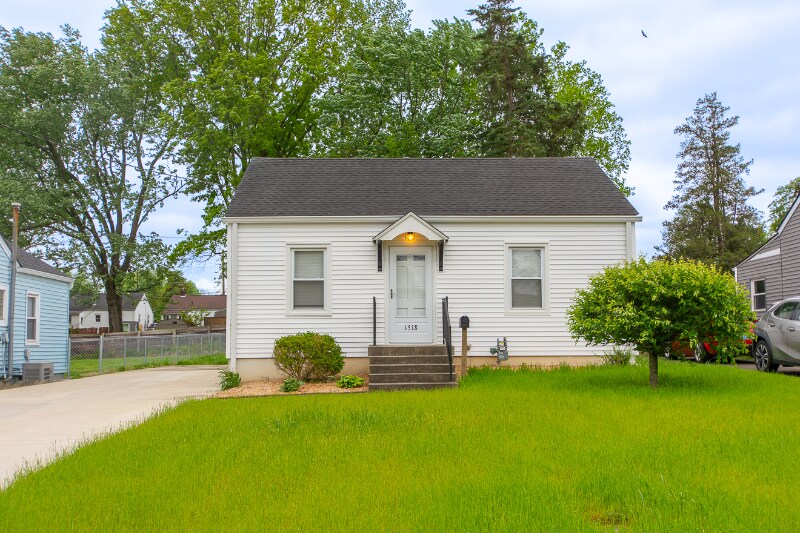 Building Photo - 1518 McKay Ave
