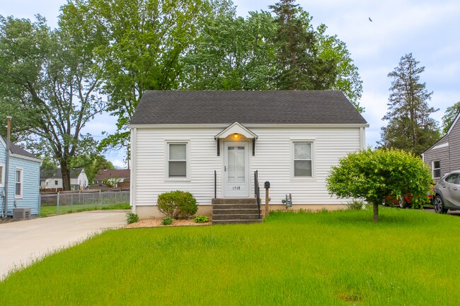 Building Photo - 1518 McKay Ave