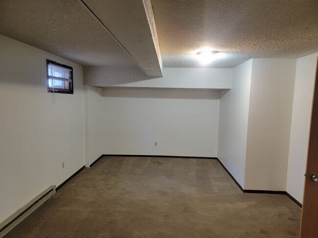 Building Photo - 819 S Felts Rd