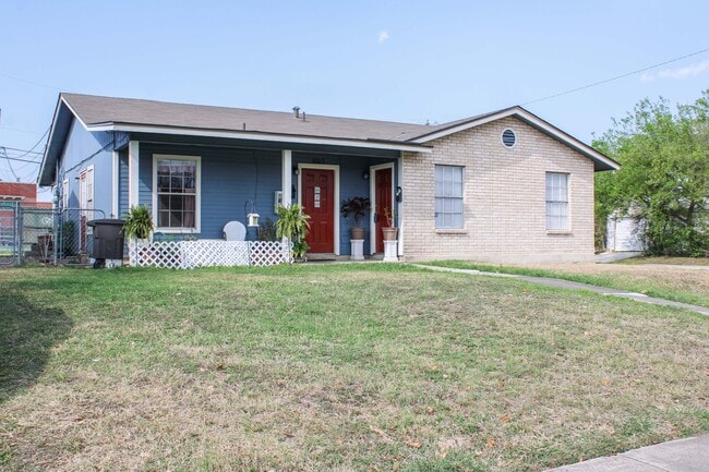 Building Photo - 801 W Olmos Dr