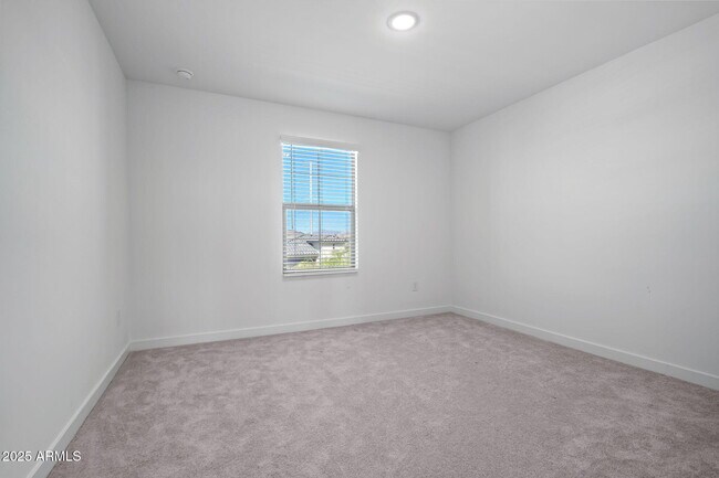 Building Photo - 3023 W Bent Tree Dr