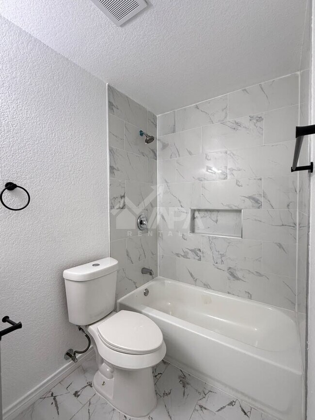 Building Photo - 4322 Las Cruces St