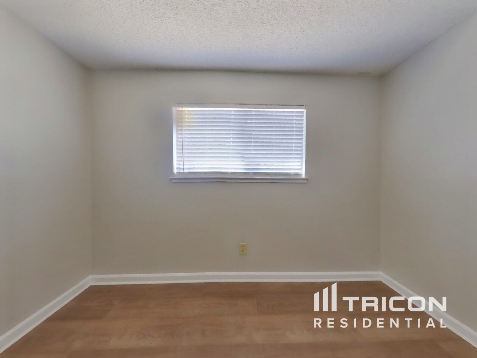 Building Photo - 405 Pirinen Ln