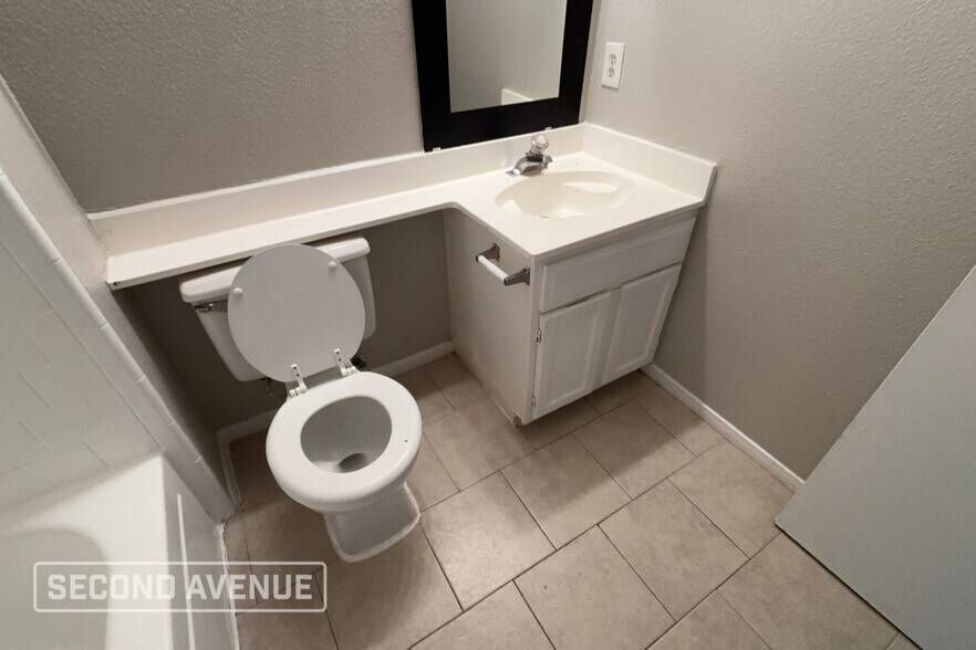 Building Photo - 4151 President's Dr S