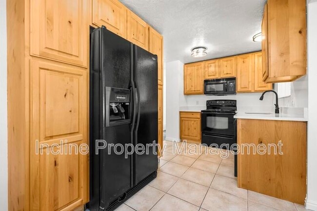 Building Photo - 10551 Violet Dr