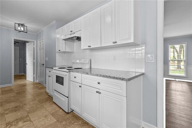Building Photo - 4019 Shady Dr NW