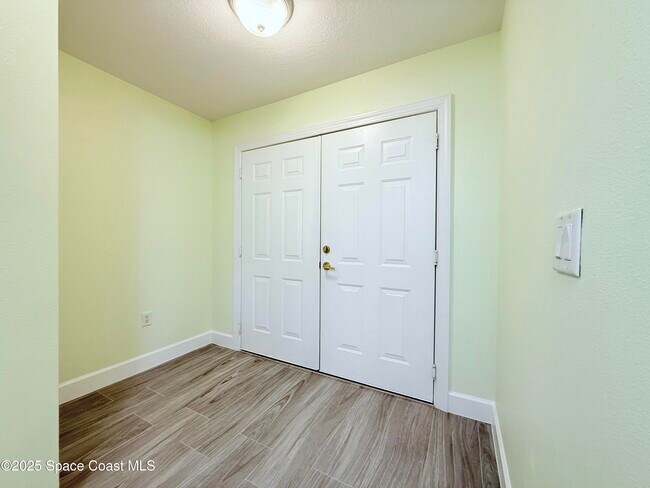 Building Photo - 8922 Laguna Ln