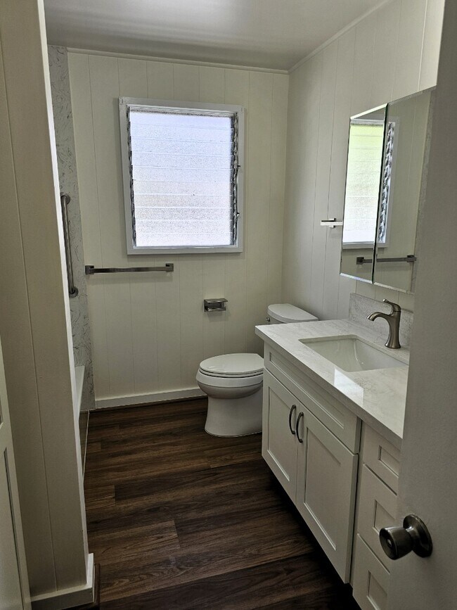 Building Photo - 4 bed, 2.5 bath single family house, Liliha neighborhood.