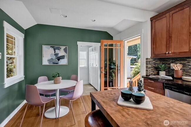 Building Photo - Alaska Junction - 3 bedroom and 2 1/2 bathroom