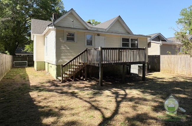 Building Photo - 520 Perry Ave