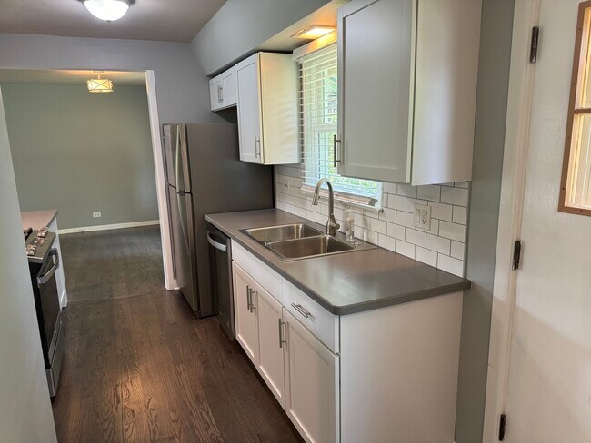 Building Photo - 109 Sandalwood Dr