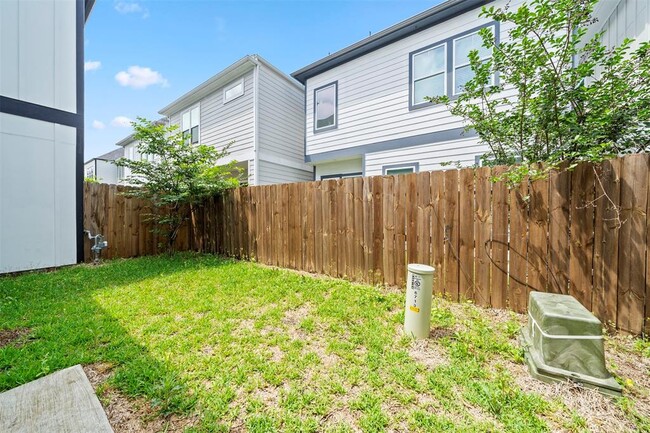 Building Photo - 6713 Parker Grv Ln