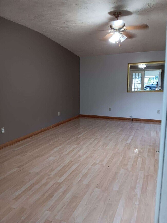 Building Photo - 169 Tanglewood Dr