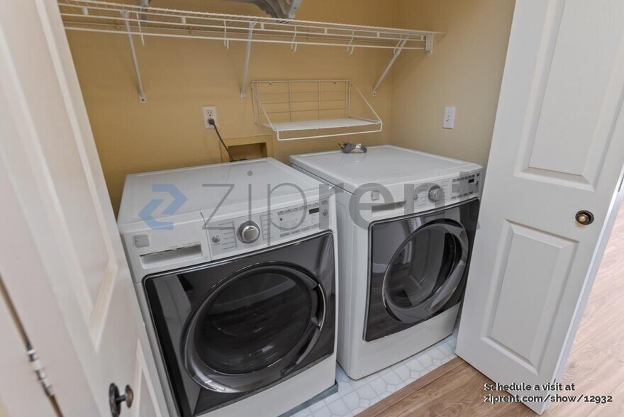Building Photo - Unit